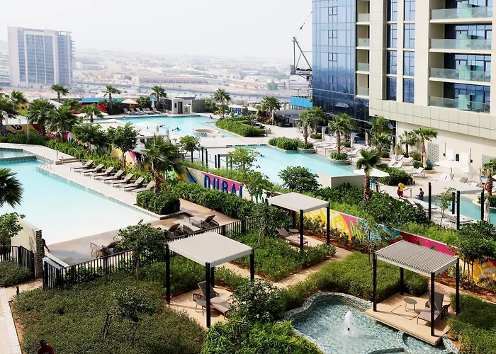 Brown Stone - Pool & Skyline View Aykon